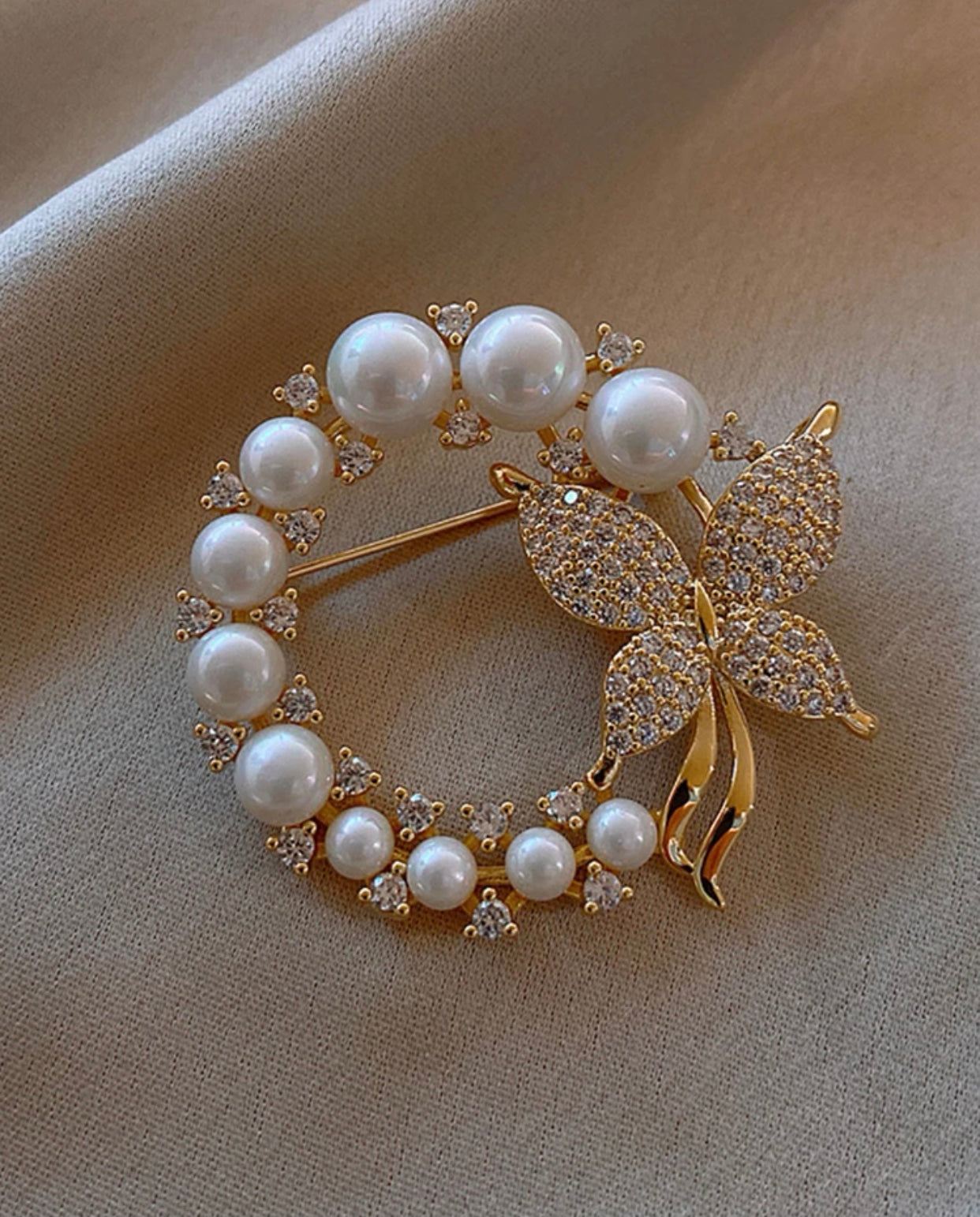 Pearl Circle Brooch